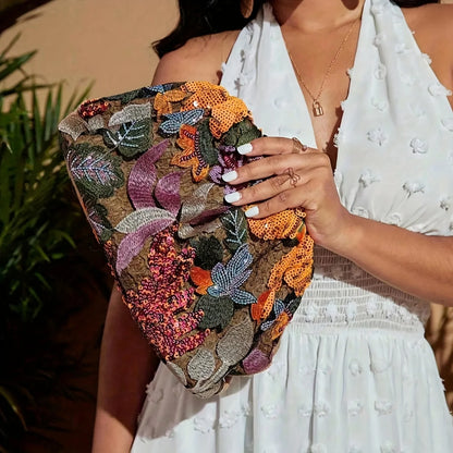 Pochette été Femme brodée | Élégance et originalité